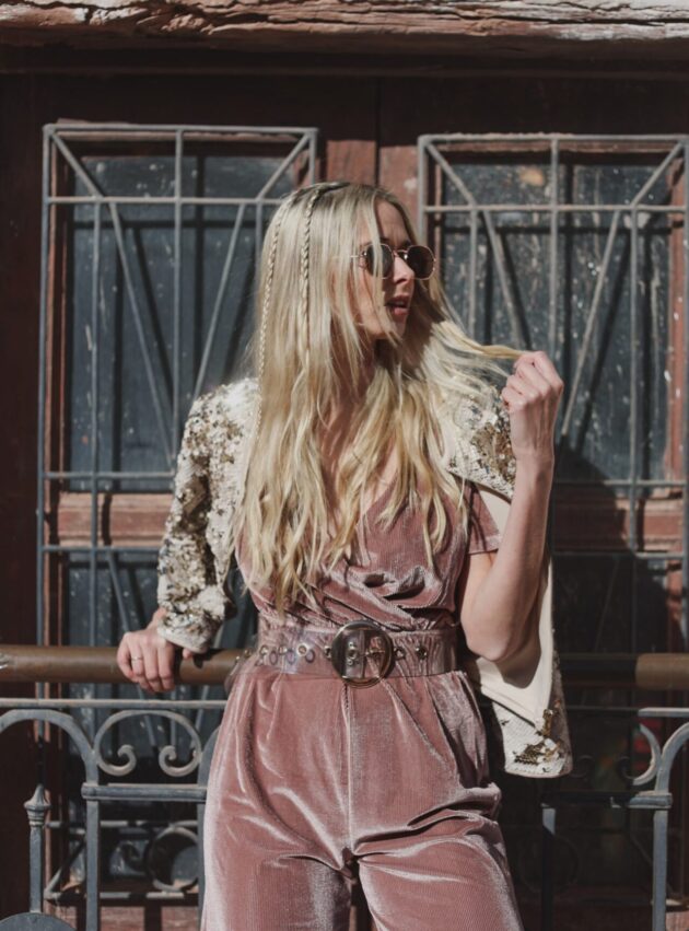 Saco Begonia Crudo, Dorado talle L - Toia de Kiev - Alquiler de vestidos de fiesta