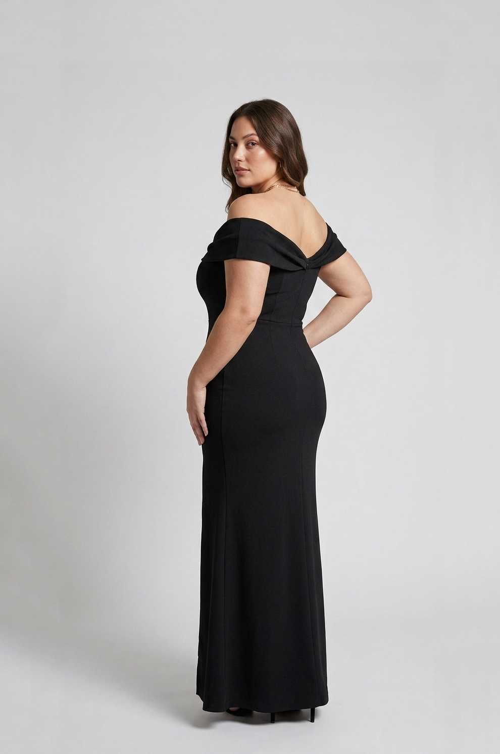 Vestido Salta green Negro talle L - Toia de Kiev - Alquiler de vestidos de fiesta