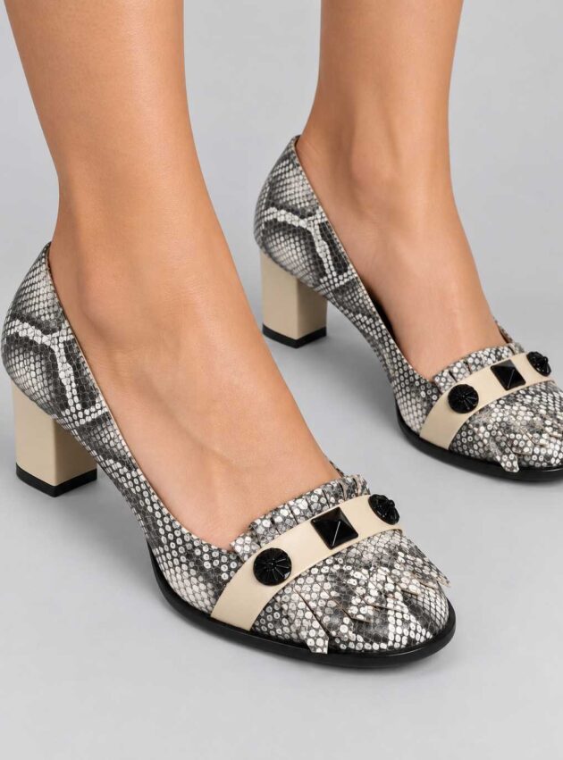 Sandalias Mocasín 36 Beige, Crudo talle 36 - Toia de Kiev - Alquiler de vestidos de fiesta