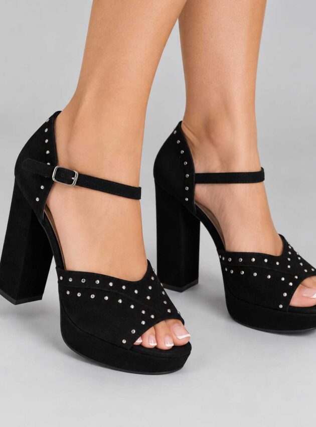 Sandalias Donne 40 Negro talle 39 - Toia de Kiev - Alquiler de vestidos de fiesta