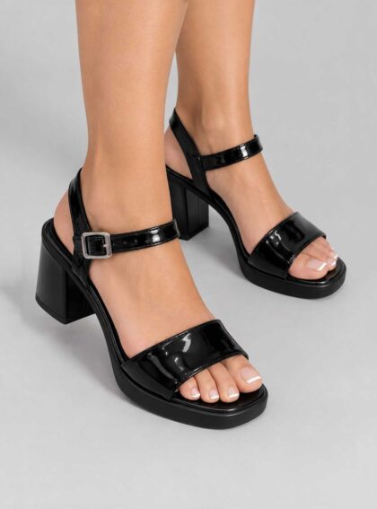 Sandalias Novara Charol 39 Negro talle 39 - Toia de Kiev - Alquiler de vestidos de fiesta